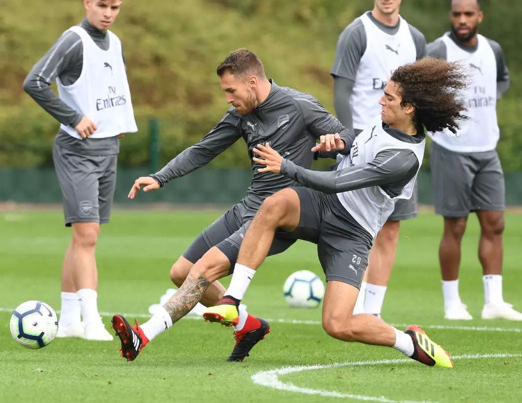 菲尼克斯太阳发布备战花絮；冲刺阶段队长鼓劲；英超任务艰巨；团队化学反应显著(菲尼克斯太阳整体战术介绍分析)-爱游戏娱乐网址